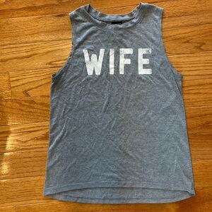 MODERN LUX Gray ‘WIFE’ Sleeveless Hi Lo Tank Top Shirt Women’s Size Small